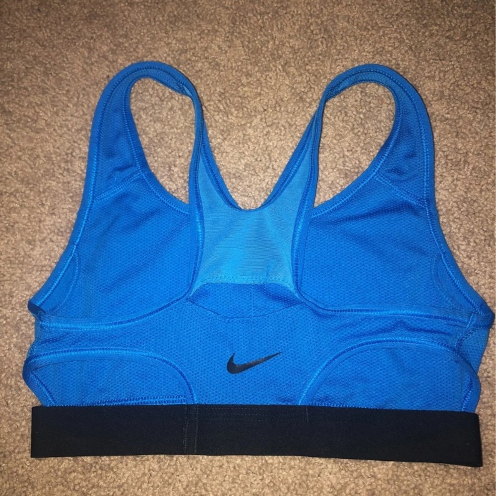 Nike Cut out sports bra
